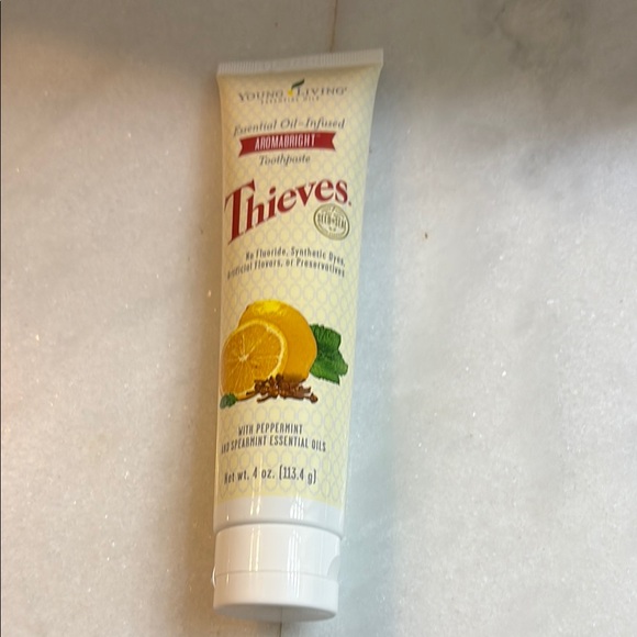 Young Living Thieves Aromabright Toothpaste with Citrus and Mint - Picture 1 of 2